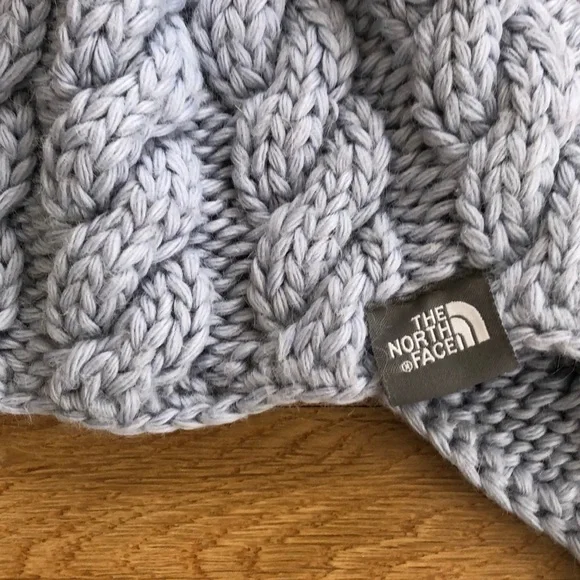 The North face cable knit beanie with braids - Picture 3 of 3